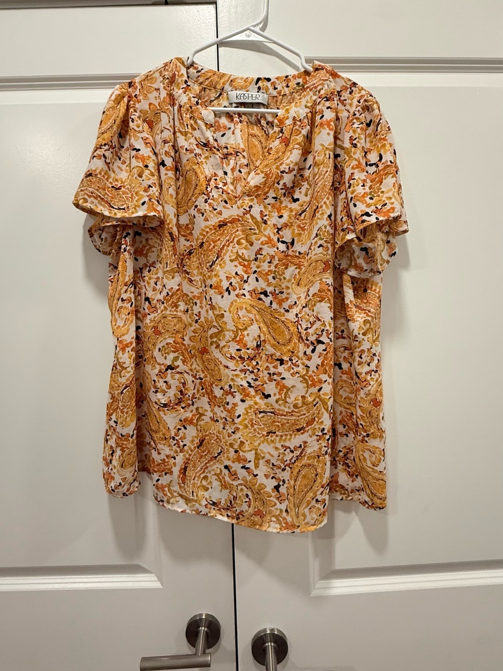 🔥$10 FINAL PRICE🔥 Kasper Paisley Print Flutter Sleeve Blouse Split V-Neck❤️ - Picture 3 of 7